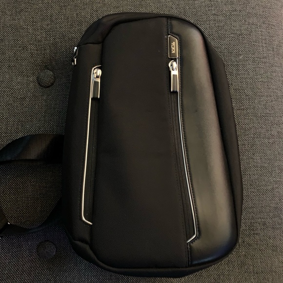 tumi arrive massena sling